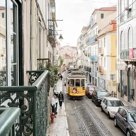 Design Meets Lisbon's Tram 28 Апартаменты *